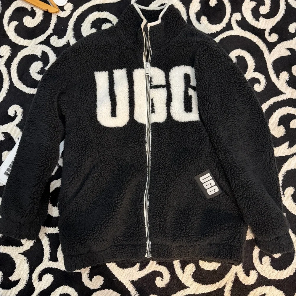 UGG Black and White Sherpa Zip‑Front Jacket with Logo - Picture 1 of 2